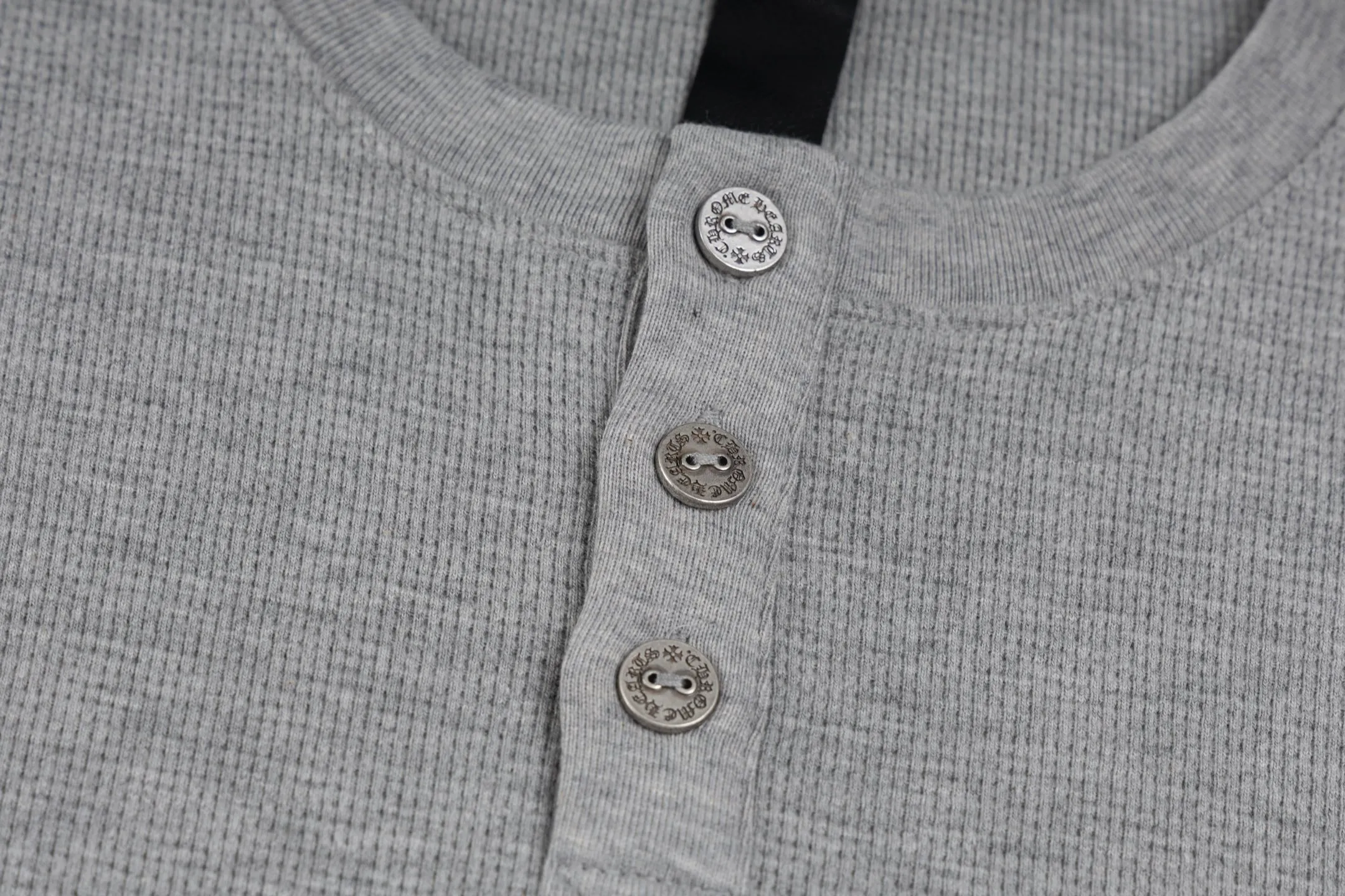 🅿️420 [Exclusive supply] CH Kroxin Sanskrit embroidered waffle sweatshirt (grey) The fabric is made of 350g cotton waffle double-layer material before washing. The embroidery is made of Tajima embroidery machine imported from Japan. The silver buckle is made of antique bronze and real silver. The materials used have reached the market's 300+ quality. The collar leather label is still made of genuine imported lambskin. We have put a lot of effort into fabrics, hardware and craftsmanship, and the top quality and industry benchmarks in the market are only owned by a few people. Size:S/M/L